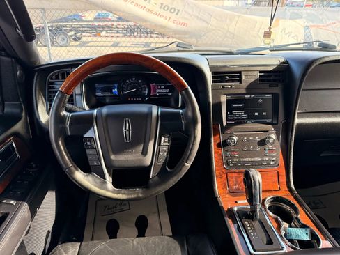 Used 2015 Lincoln Navigator Sport Utility 4D image 32
