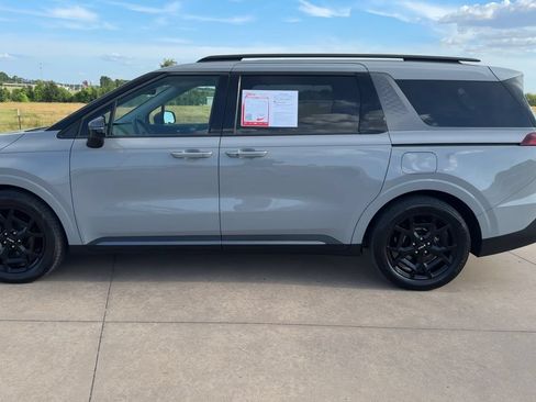 Used 2025 Kia Carnival SX FWD image 6