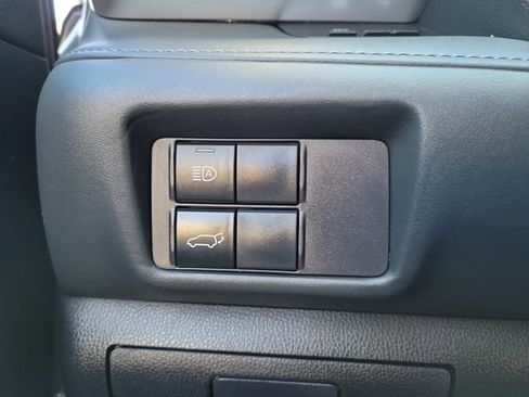 Used 2022 Toyota Highlander XLE image 25