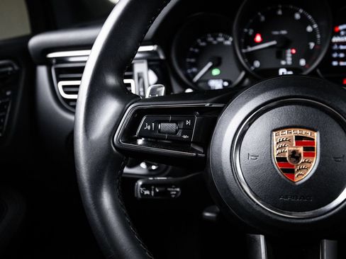 Certified 2023 Porsche Macan AWD/4WD image 17