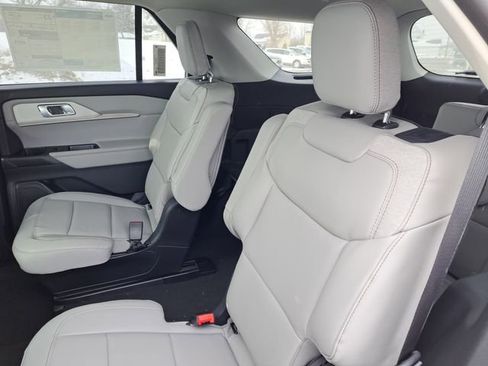 Used 2026 Ford Explorer Active w/ Active Comfort Package image 18