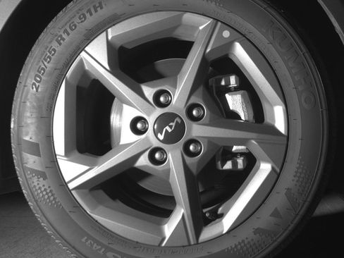 Used 2025 Kia K4 LXS image 13