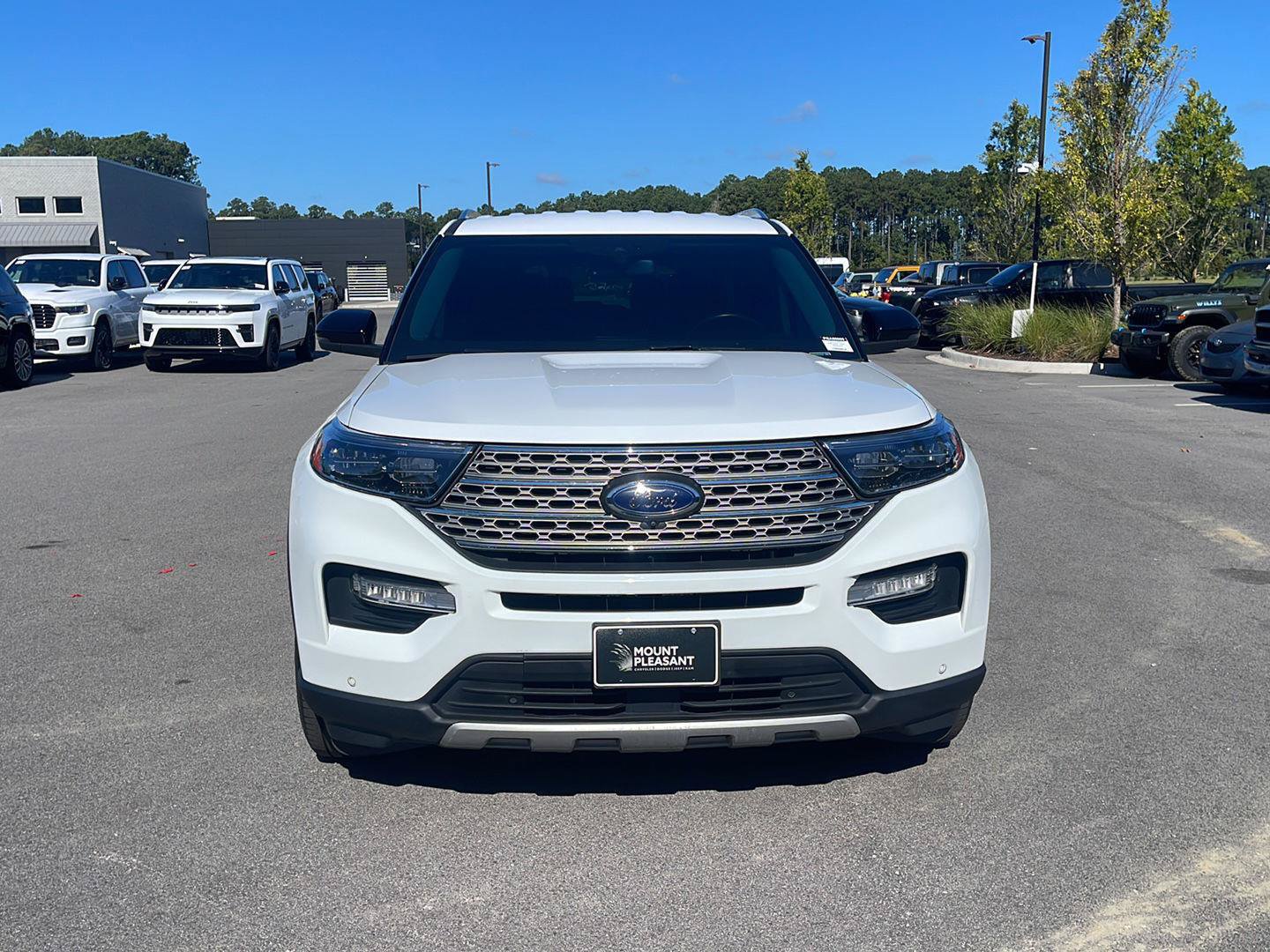 Used 2023 Ford Explorer Limited w/ Equipment Group 301A RWD image 2