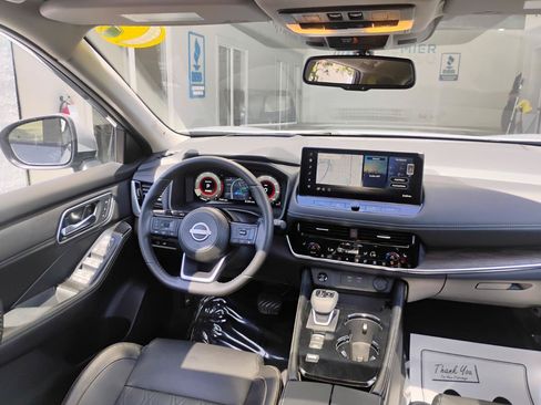 Used 2024 Nissan Rogue Platinum w/ Platinum Premium Package FWD image 20