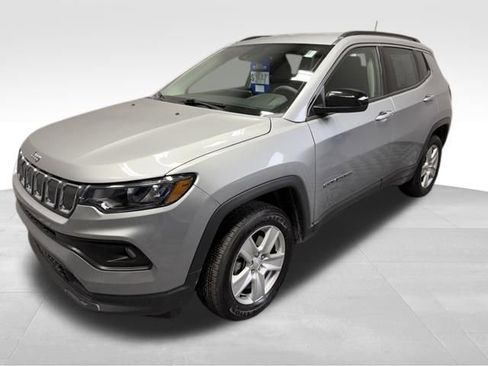 Used 2022 Jeep Compass Latitude image 1