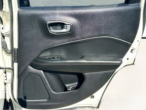 Used 2018 Jeep Compass Latitude w/ Popular Equipment Group image 30