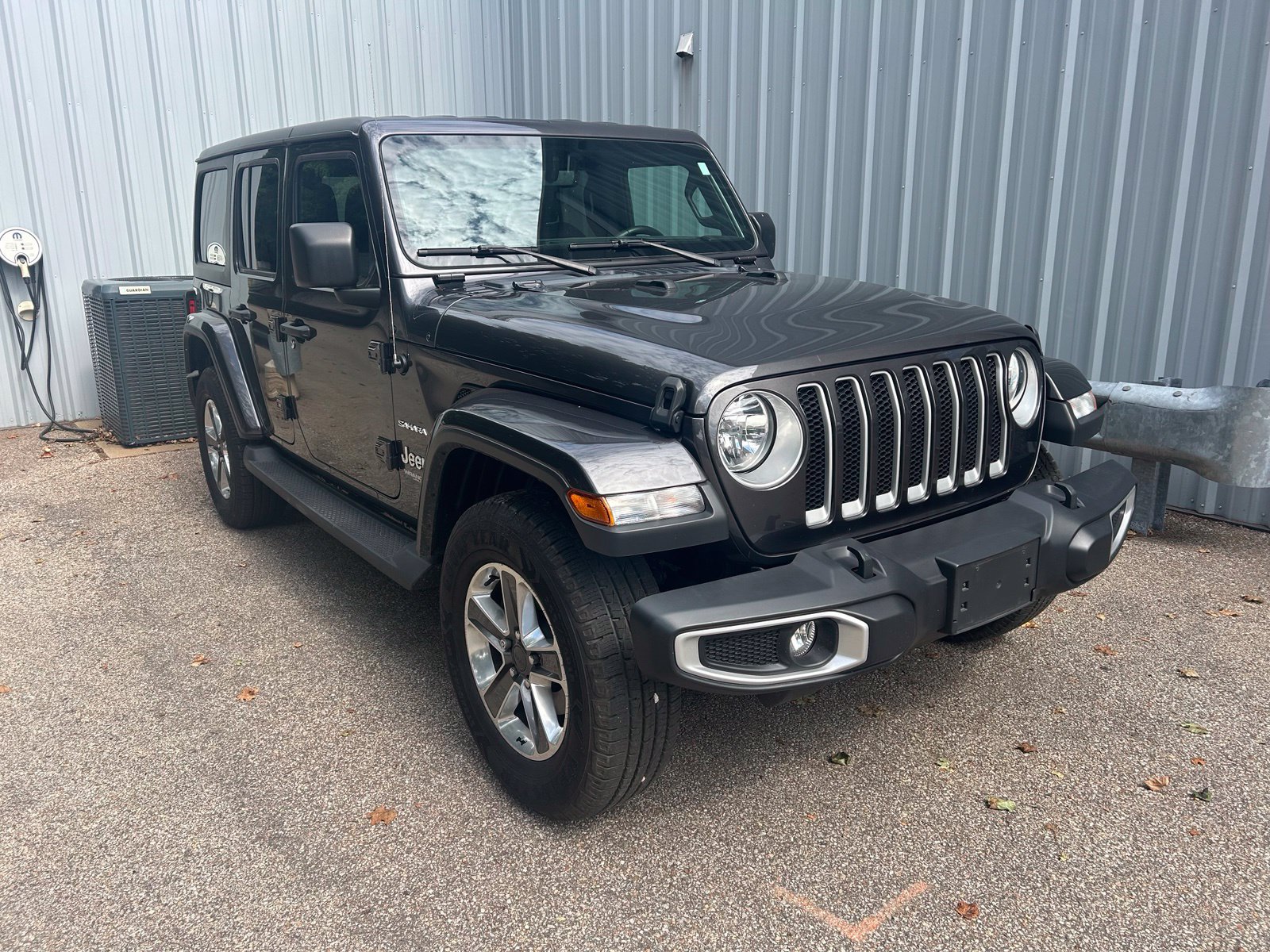 Used 2022 Jeep Wrangler Unlimited Sahara w/ Cold Weather Group AWD/4WD image 3