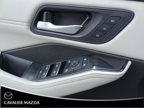 Used 2023 Nissan Rogue SL image 21