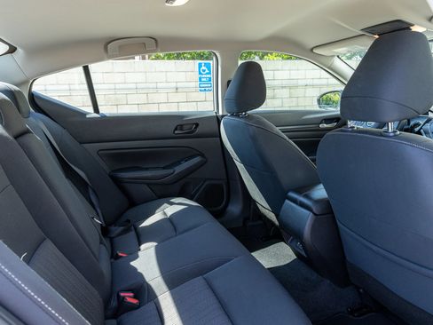 Used 2025 Nissan Altima 2.5 SV FWD image 17