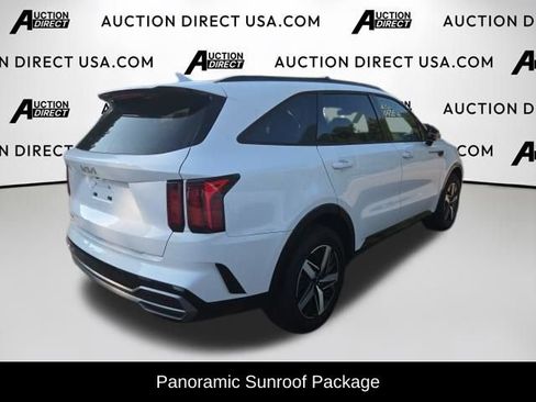 Used 2023 Kia Sorento EX w/ Panoramic Sunroof Package FWD image 3