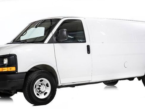 Used 2014 Chevrolet Express 3500 Extended RWD image 2
