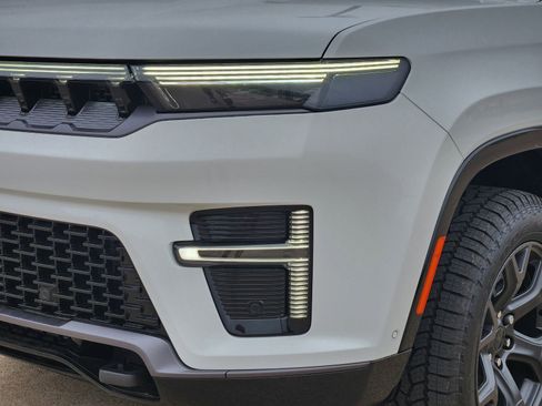 New 2026 Jeep Grand Wagoneer 4WD image 10