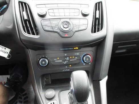Used 2018 Ford Focus SE image 20