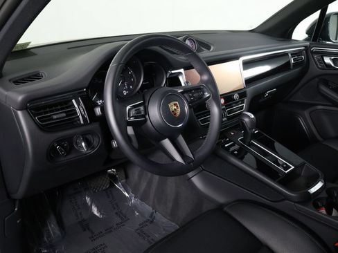 Certified 2026 Porsche Macan AWD/4WD image 4