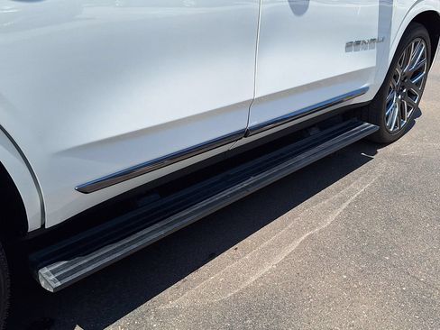Used 2025 GMC Yukon Denali Ultimate AWD/4WD image 34