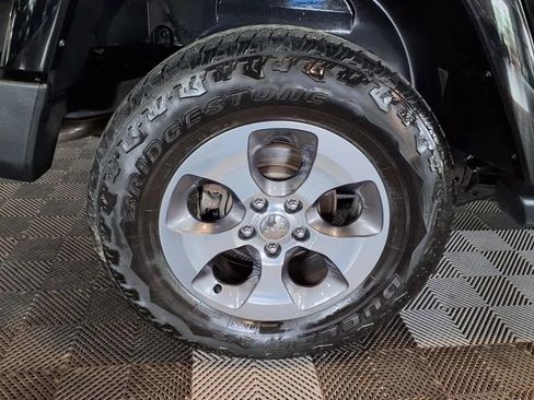 Used 2017 Jeep Wrangler Unlimited Sahara w/ Connectivity Group image 8