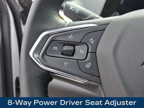 Used 2025 Chevrolet Trax ACTIV w/ Sunroof Package FWD image 7