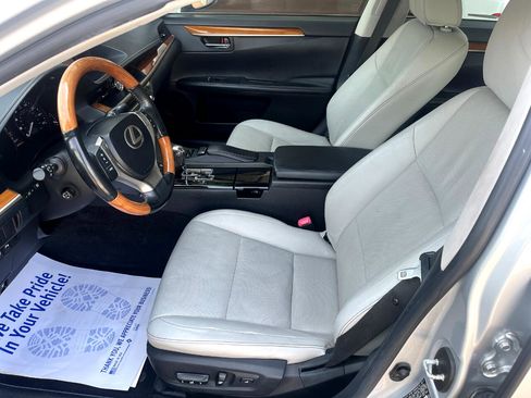 Used 2013 Lexus ES 300h image 11