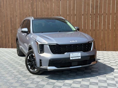 Used 2024 Kia Sorento S w/ Panoramic Sunroof Package FWD image 9