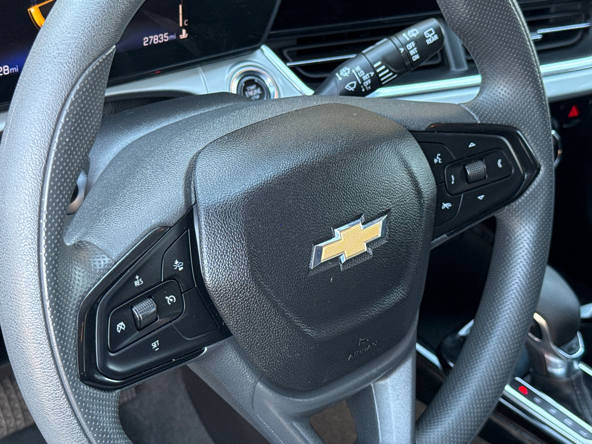 Used 2025 Chevrolet Trax LT FWD image 30