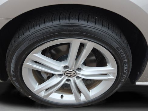 Used 2014 Volkswagen Passat 1.8T SE image 10