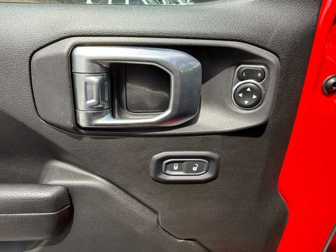 Used 2024 Jeep Wrangler Unlimited Rubicon AWD/4WD image 14