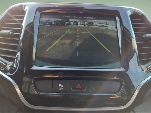 Used 2020 Jeep Cherokee Limited image 18