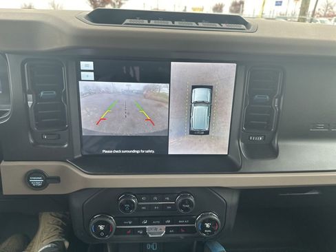 Used 2023 Ford Bronco Wildtrak image 11