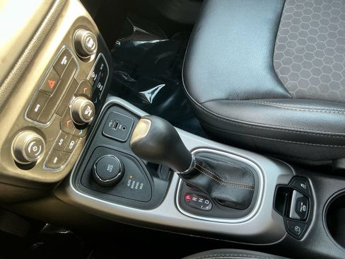 Used 2020 Jeep Compass Latitude w/ Cold Weather Group AWD/4WD image 28