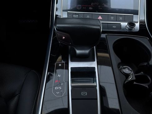 Used 2019 Audi Q8 Premium Plus w/ Premium Plus AWD/4WD image 30