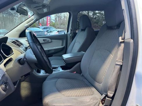 Used 2011 Chevrolet Traverse LT image 15
