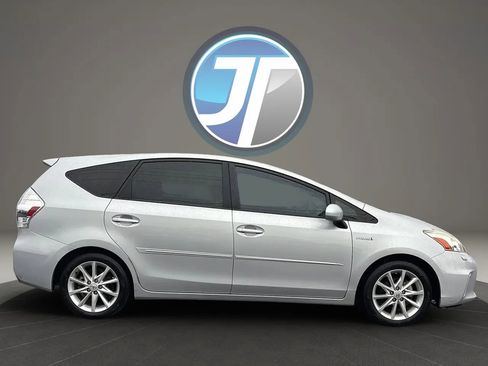 Used 2014 Toyota Prius V Five FWD image 7