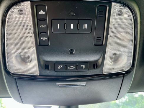 Used 2024 Dodge Durango GT image 29