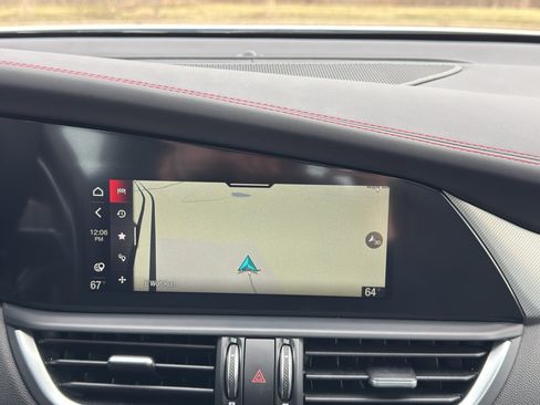 Used 2024 Alfa Romeo Giulia AWD image 27