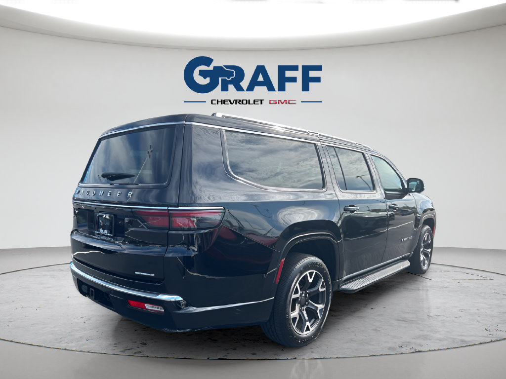 Used 2024 Jeep Wagoneer L Series III w/ Flexible Seating Group AWD/4WD image 5