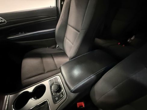 Used 2019 Jeep Grand Cherokee Laredo AWD/4WD image 84