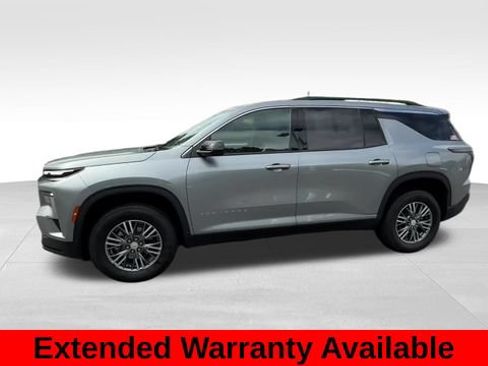 Used 2025 Chevrolet Traverse LT AWD/4WD image 3