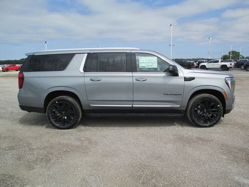 New 2026 GMC Yukon XL Elevation w/ Elevation Premium Package AWD/4WD image 3