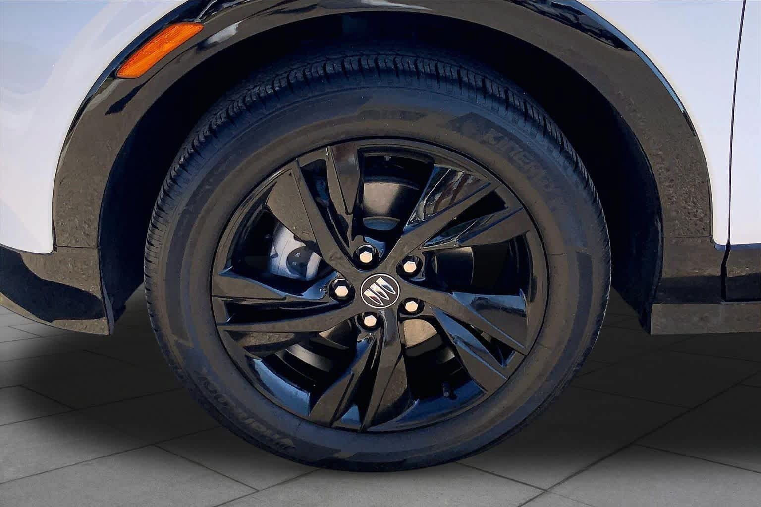 Used 2025 Buick Encore GX Sport Touring w/ Advanced Technology Package FWD image 10