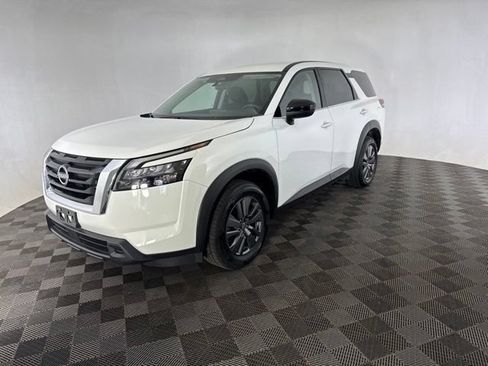 Certified 2025 Nissan Pathfinder S AWD/4WD image 3