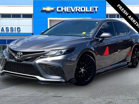 Used 2021 Toyota Camry XSE FWD image 3