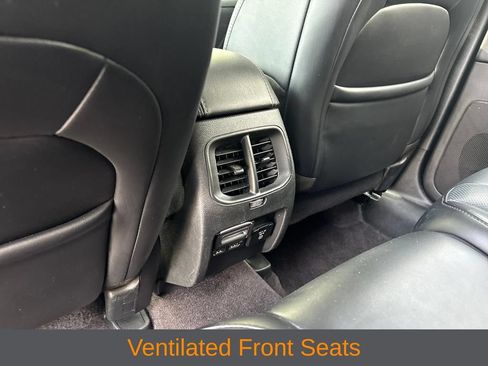 Used 2019 Jeep Cherokee Limited w/ Luxury Group AWD/4WD image 29