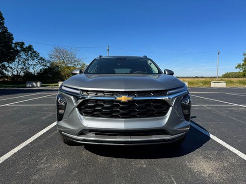 New 2025 Chevrolet Trax LT w/ LT Convenience Package image 2