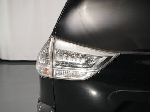 Used 2020 Toyota Sienna SE FWD image 22