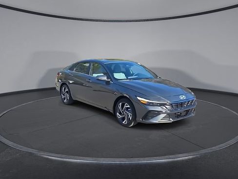 New 2026 Hyundai Elantra Limited FWD image 2