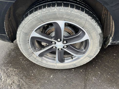 Used 2020 Buick Enclave Essence w/ Sport Touring Edition image 35