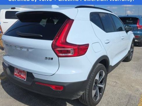 Used 2025 Volvo XC40 B5 Plus image 5