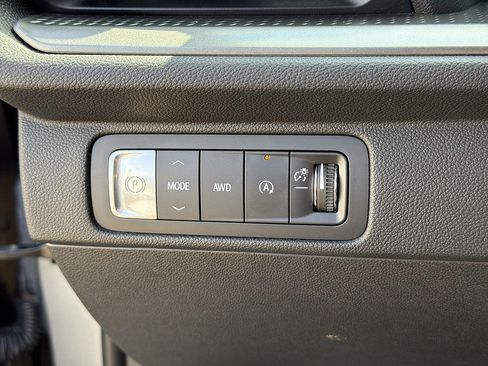 Used 2025 Chevrolet Traverse LT AWD/4WD image 17