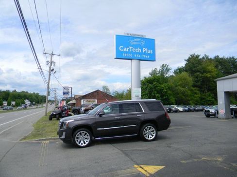 Used 2017 Cadillac Escalade Premium Luxury AWD/4WD image 9