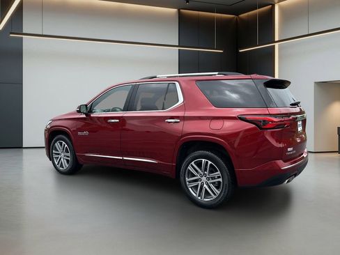 Used 2023 Chevrolet Traverse High Country FWD image 3